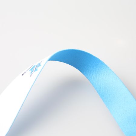 Get your uniquely designed lanyards printed at Helloprint. Perfect to be used during events and fairs.