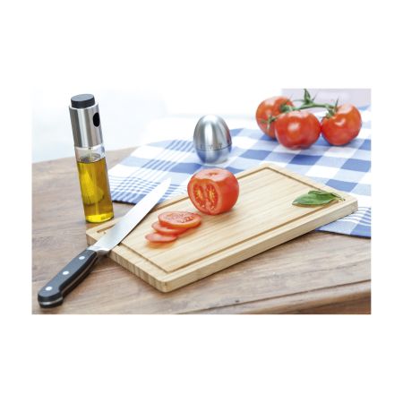 Rectangular bamboo chopping board in the kitchen. At Helloprint you can personalise it with your own logo or design.